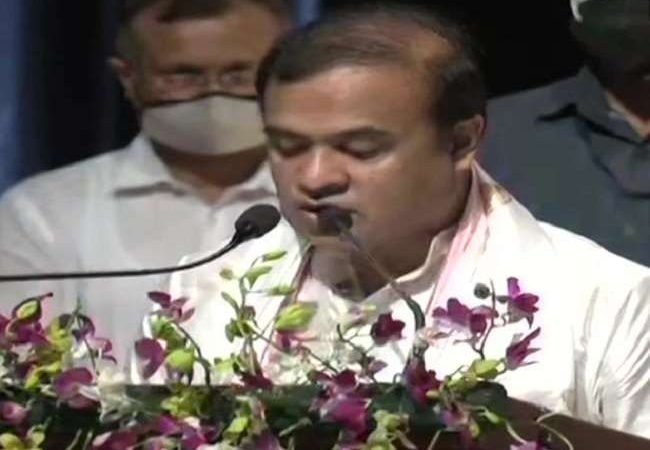 असम के नए मुख्यमंत्री बने हिमंता बिस्व सरमा, राज्यपाल जगदीश मुखी ने दिलाई पद की शपथ