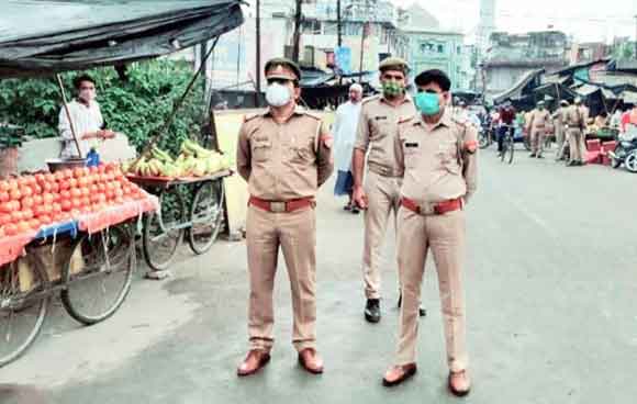 नगर कोतवाल पंकज पंत ने अपनाया सख्त रुख, पैदल मार्च कर पढ़ाया लॉकडाउन के नियमो का पाठ