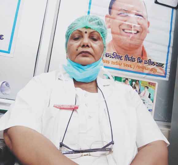 सेवाभावना से लगातार ड्यूटी दे रही हैं नर्सेज संघ की अध्यक्ष
