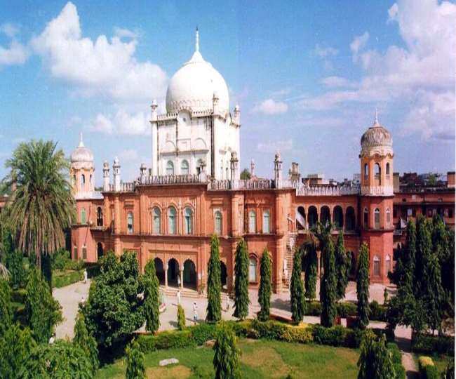 EID-Ul-Fitr 2021 Guideline: दारुल उलूम ने जारी किया फतवा, ईदगाह में सामूहिक नमाज को लेकर कही बड़ी बात