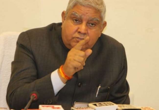 West Bengal Politics: बीएसएफ के हेलीकॉप्टर से आज हिंसा प्रभावित इलाकों का दौरा करेंगे राज्यपाल धनखड़