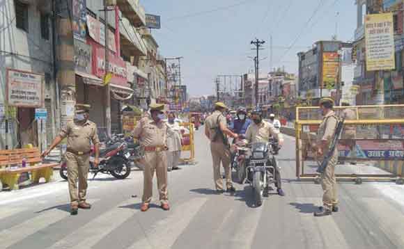लॉकडाउन में पुलिस ने चलाया सघन चैकिंग अभियान, काटे चालान