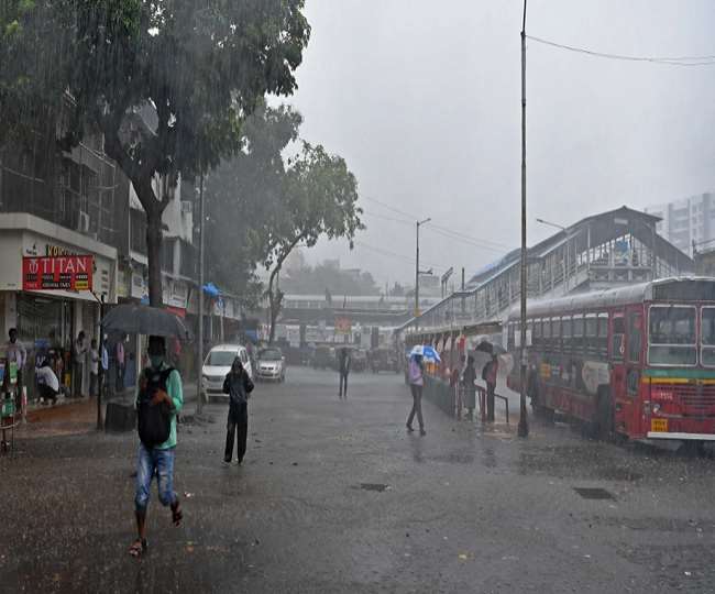 Cyclone Tauktae LIVE Tracking : खतरनाक हुआ चक्रवाती तूफान, मुंबई में तेज हवाओं के साथ भारी बारिश; जगह-जगह जलभराव