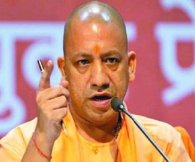 सीएम योगी आदित्यनाथ की सख्त चेतावनी- कालाबाजारी में लिप्त मिले मेडिकल स्टाफ तो निलंबित करें डिग्री