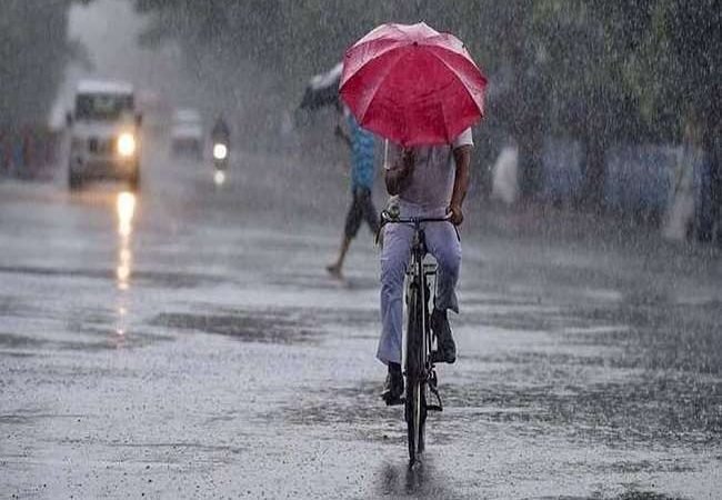 Weather Update: चक्रवाती तूफान का असर, इन राज्यों में 2 दिन भारी बारिश की चेतावनी; जानें- आपके क्षेत्र में कैसा रहेगा मौसम
