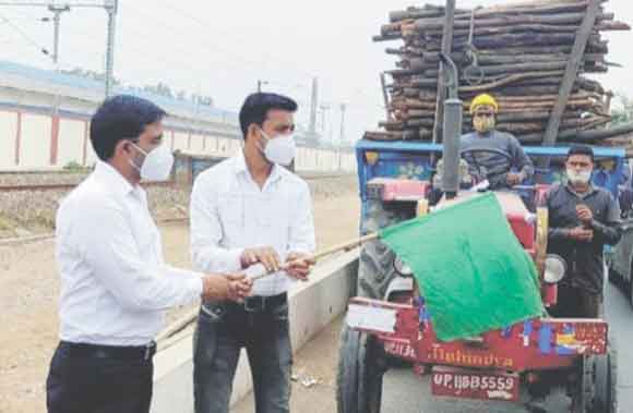 पार्षद ने गरीबों के दाह संस्कार के लिए कराया लकडिय़ों का प्रबंध