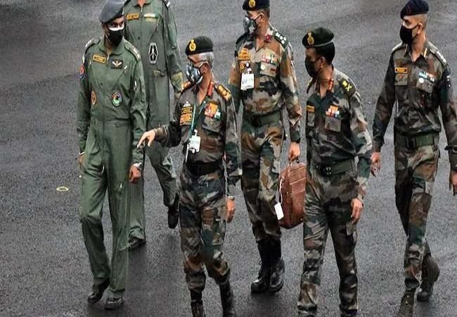 एलएसी पर अलर्ट, सेना प्रमुख ने चीनी हरकतों से सेना को सतर्क रहने को कहा