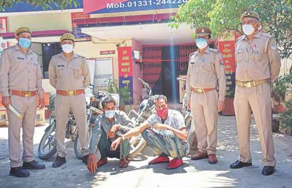पुलिस ने दबोचे दो वाहन चोर