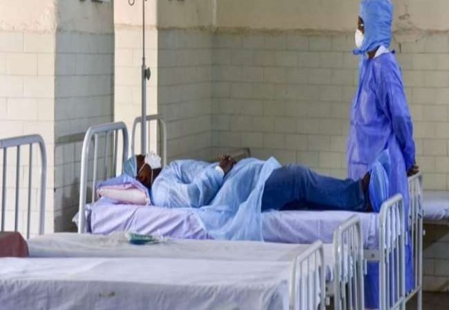 बीते 24 घंटों में 3,26,850 ने दी कोरोना को मात, मिले 196427 नए संक्रमित; 14 अप्रैल के बाद आए सबसे कम मामले