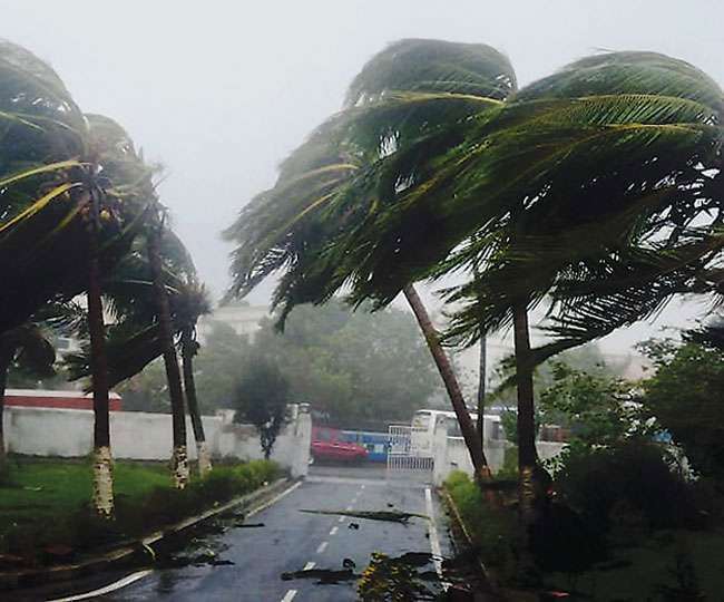 Cyclone Yaas Live Updates: आज ओडिशा के तट से टकराएगा यास, 185 किमी प्रतिघंटे की रफ्तार से चलेगी हवा