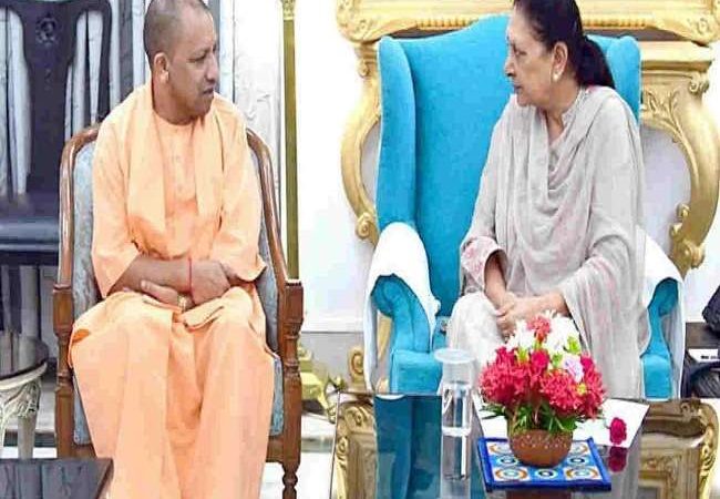 राज्यपाल आनंदीबेन पटेल MP से लखनऊ लौंटी, शाम को मुलाकात करेंगे CM योगी आदित्यनाथ