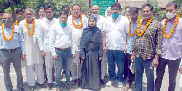 दर्जनों ग्राम प्रधानों ने थामा रालोद का दामन