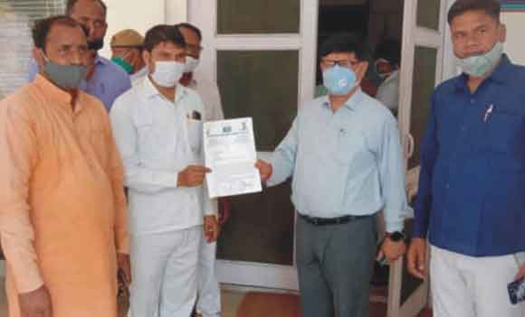 कोरोना बीमारी से मृतकों के परिजनों को आर्थिक सहायता देने की मांग