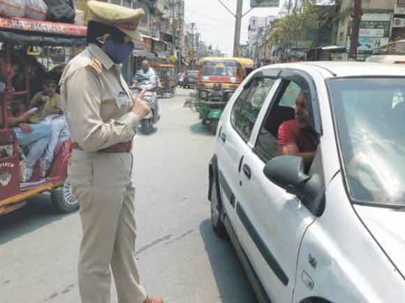 लॉकडाउन के दौरान पुलिस ने चलाया सघन चैकिंग अभियान, बाजारों में पसरा सन्नाटा