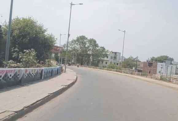 वीकेंड कफ्र्यू के दौरान सडक़ों पर पसरा सन्नाटा, बाजारों में चला सेनेटाइजेशन अभियान