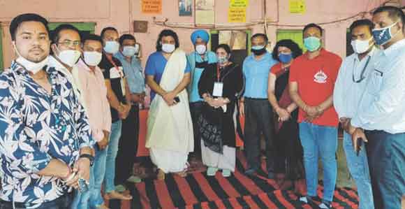 विश्व आध्यात्म गुरू से मिला एफबीडी ट्रस्ट का प्रतिनिधिमंडल