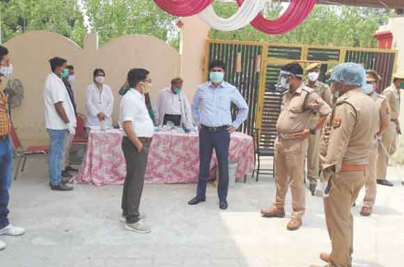 डीएम व एसएसपी ने दूसरे दिन भी किया मतदान केंद्रों का निरीक्षण
