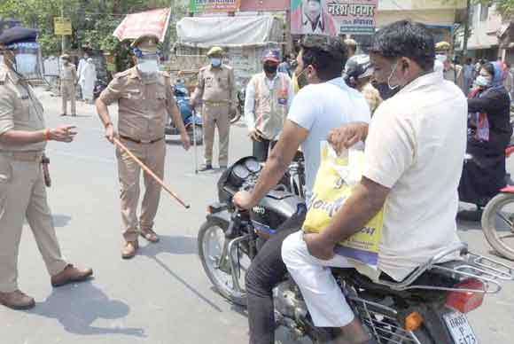 लॉकडाउन के दौरान सडक़ों पर पसरा सन्नाटा, छूट के दौरान बाजारों में उमड़ी भीड़