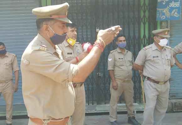 रोजेदारों ने घरों में रहकर ही अदा की अलविदा जुमे की नमाज