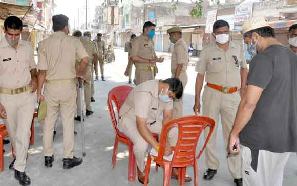 लॉकडाउन के दौरान सडक़ों पर पसरा सन्नाटा, पुलिस ने दिखाई सख्ती