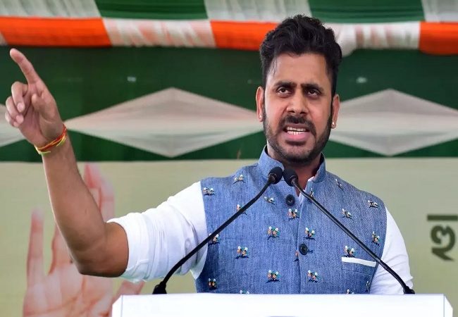ममता बनर्जी के मंत्रिमंडल में UP निवासी पूर्व क्रिकेटर, पहले लक्ष्मी रतन शुक्ला अब मनोज तिवारी बने मंत्री
