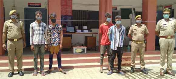 पुलिस ने किया चोरी की घटनाओं का खुलासा, चार बदमाश दबोचे