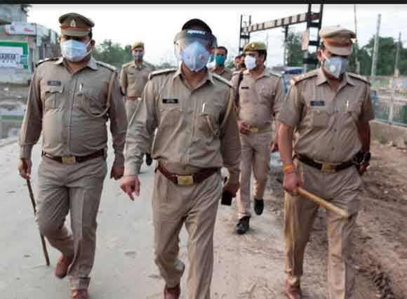 कोरोना कफ्र्यू में बिना वजह घरों से बाहर निकले कई लोगों से पुलिस ने लगवाइ उठक बैठक