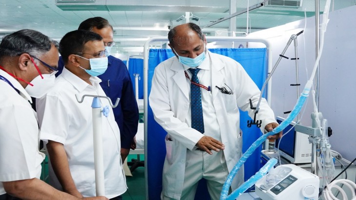 सीएम अरविंद केजरीवाल ने डॉक्टर-इंजीनियर को किया सैल्यूट, जानें क्यों