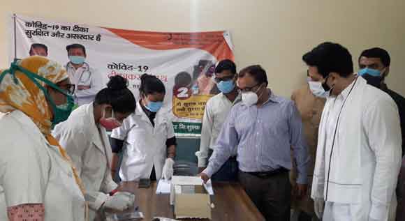 पूर्व सांसद ने सीएचसी पहुंच ली कोविड टेस्ट व टीकाकरण की जानकारी
