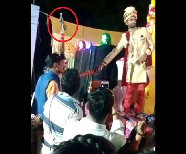प्रतापगढ़ में ‘रिवाल्वर रानी’ बनी दुल्हन सहित तीन के खिलाफ केस दर्ज, निरस्त होगा रिवाल्वर का लाइसेंस