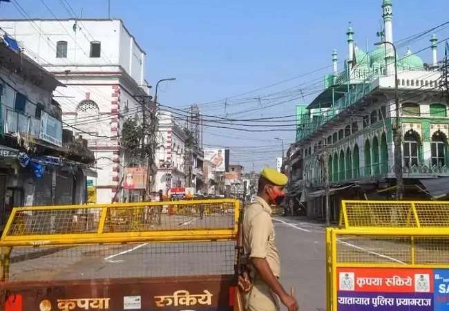 उत्तर प्रदेश में अब सिर्फ 11 जिलों में ही कोरोना ​​​​​कर्फ्यू, केस कम होते ही तीन और जिले बंदिश से बाहर