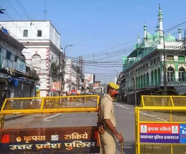 उत्तर प्रदेश में अब सिर्फ 11 जिलों में ही कोरोना कर्फ्यू, केस कम होते ही तीन और जिले बंदिश से बाहर