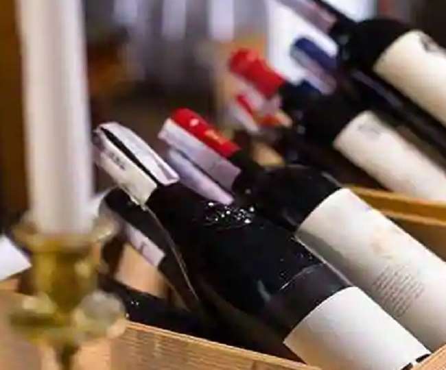 दिल्ली में अब होगी शराब की होम डिलिवरी, शराब पीने और खरीदने की उम्र हुई 21 साल