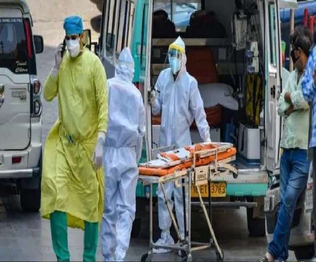 देश में बीते 24 घंटों में आए कोरोना के 1.32 लाख मामले, करीब 3200 मौतें