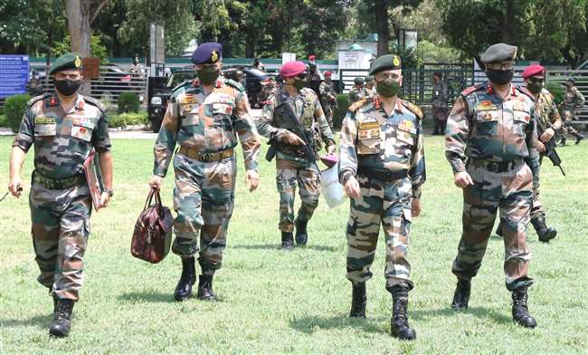 भारत-पाक के बीच दशकों से बना अविश्वास का माहाैल रातोंरात नहीं बदल सकता: जनरल नरवणे
