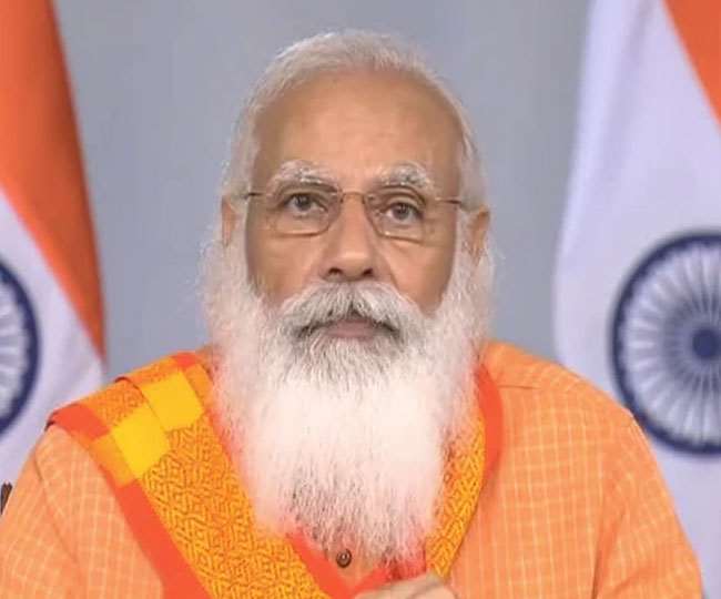 पीएम मोदी शिक्षा मंत्रालय की वर्चुअल मीटिंग में जुड़े, छात्रों और उनके माता-पिता की चिंताओं को किया दूर