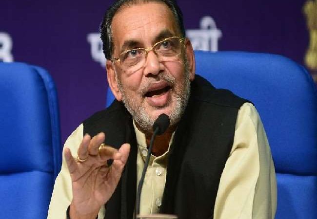 यूपी में सियासी अटकलों का बाजार गर्म, बीजेपी प्रदेश प्रभारी राधा मोहन सिंह ने राज्यपाल से की मुलाकात