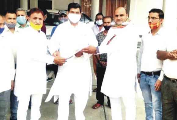 प्राइवेट आईटीआई संचालकों ने एमएलसी को सौंपा ज्ञापन