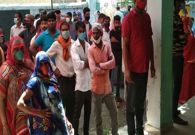 UP Panchayat By Election 2021: पंचायतों के रिक्त पदों पर उपचुनाव में 64.74% मतदान, देर शाम तक चली वोटिंग