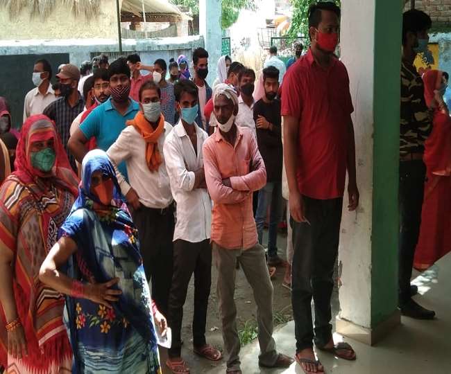 UP Panchayat By Election 2021: पंचायतों के रिक्त पदों पर उपचुनाव में 64.74% मतदान, देर शाम तक चली वोटिंग