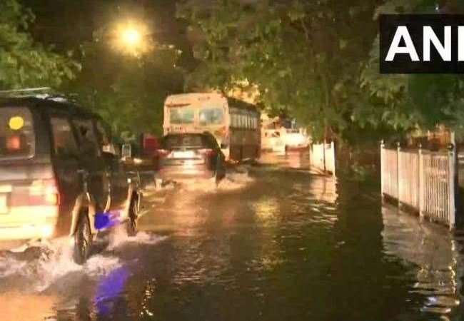 मुंबई में जलमग्‍न हुई सड़कें, दो दिन भारी बारिश का अलर्ट; BMC ने कहा हम हैं तैयार