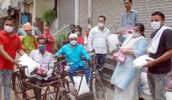 एफबीडी ट्रस्ट ने दिव्यांगों को बांटी राशन किट