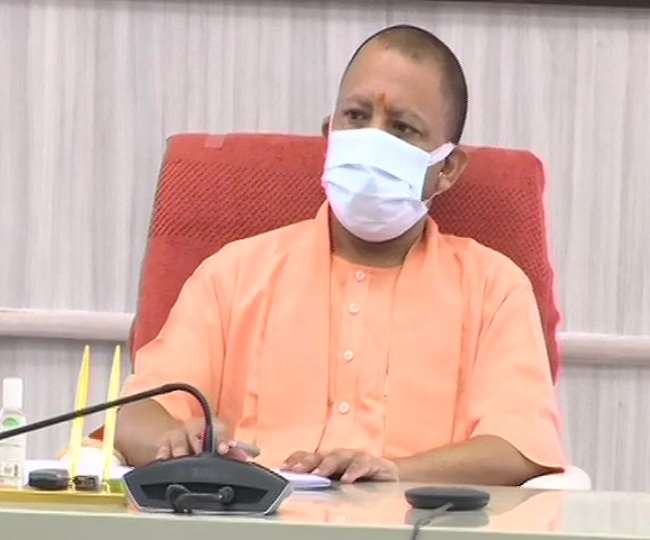 सीएम योगी आदित्यनाथ का निर्देश, कोरोना संक्रमण को लेकर अभी भी रहें गंभीर