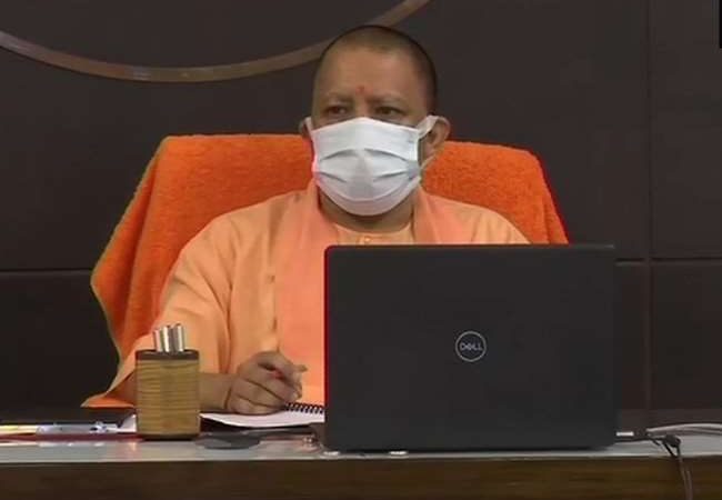 योगी आदित्यनाथ सरकार की कैबिनेट बैठक में आठ प्रस्ताव पर लगी मुहर, 18 माह बाद लोकभवन में बैठक