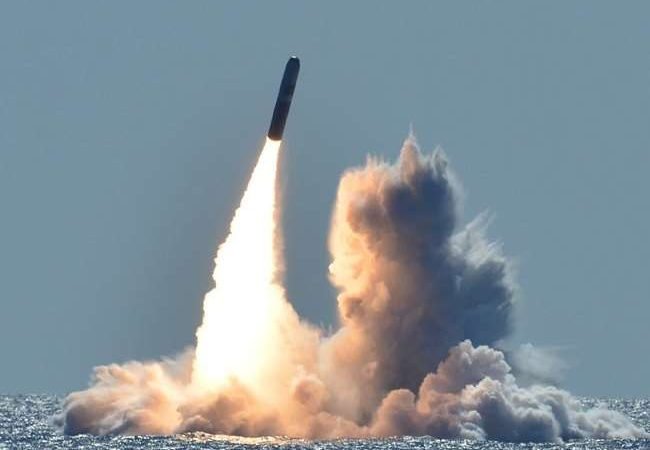 चीन और पाकिस्तान बढ़ा रहे परमाणु हथियारों का जखीरा, भारत को नहीं है चिंता