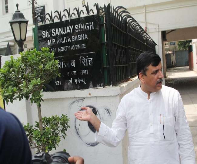 आम आदमी पार्टी के वरिष्ठ नेता संजय सिंह के घर पर हमला, नेम प्लेट पर पोती कालिख