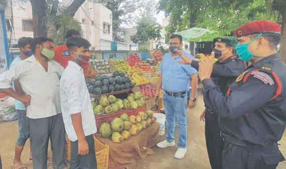 स्ट्रीट वैंडर्स को किया वैक्सीनेशन के प्रति जागरूक
