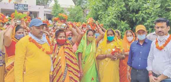 भव्य मंगल जल कलश यात्रा निकाली
