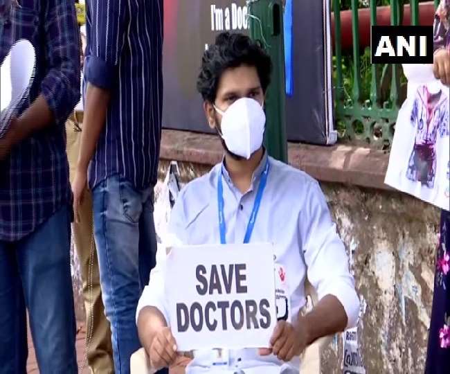 डॉक्टरों से मारपीट के खिलाफ IMA का देशव्यापी प्रदर्शन, केरल में सचिवालय के बाहर जताया विरोध