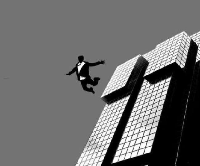 शराब छुड़ाने के लिए बरेली के अस्पताल में भर्ती पिता बेटे को गोद में लेकर चौथी मंजिल से कूदा, दोनों की मौत